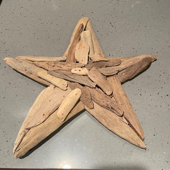 Rustic wooden star - Picture 1 of 5